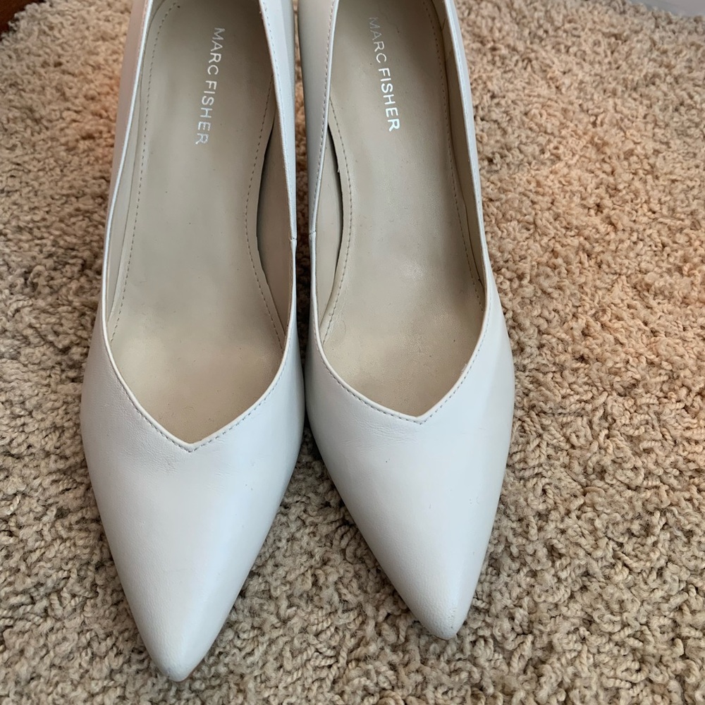 Marc Fisher white pumps